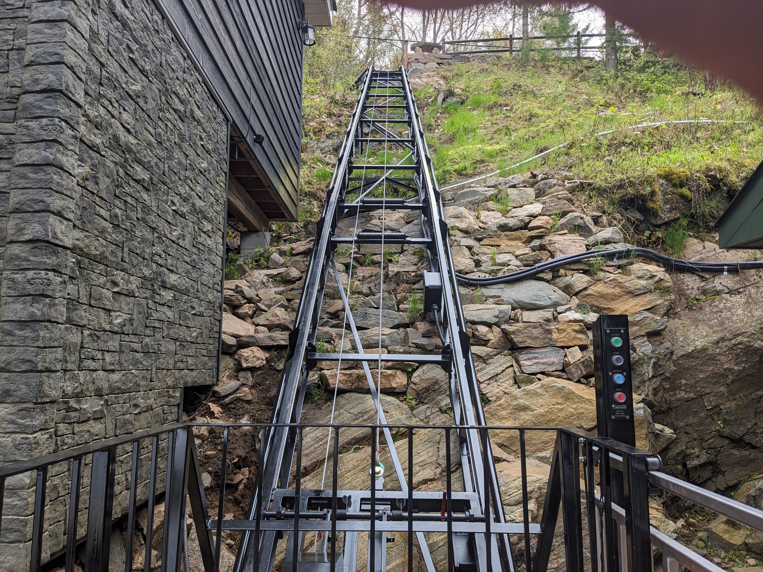 Clearance at the bottom station was minimal, which made landing the car extremely challenging. To resolve it, the client trimmed the edge of their roof to create enough space for the car as it moved downhill.