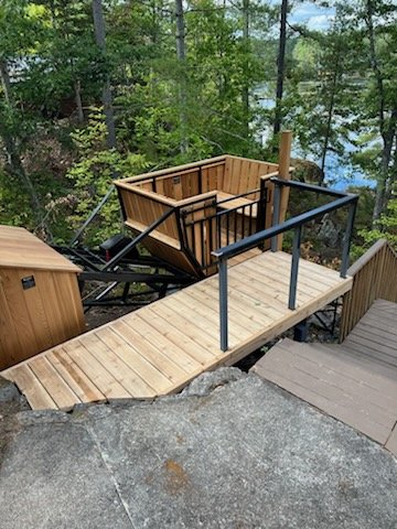Discreetly tucked beside the existing staircase, the lift blends into the landscape. A compact platform provides easy access without intruding, keeping the cottage's natural charm and leaving the pathway open for foot traffic.