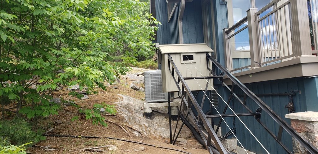 The motor-house cover is tucked around the corner in a little alcove, hidden from view while on the deck. The lift control panel sits under the deck, in an easily accessible spot.